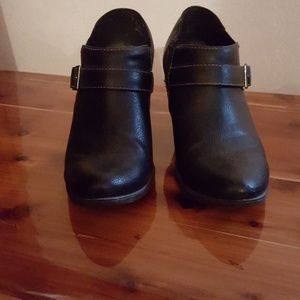 Jaclyn Smith Dress Shoes